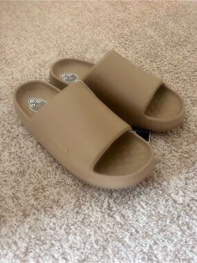 NWT Nike Calm Slide Sandals Khaki Sesame size 14